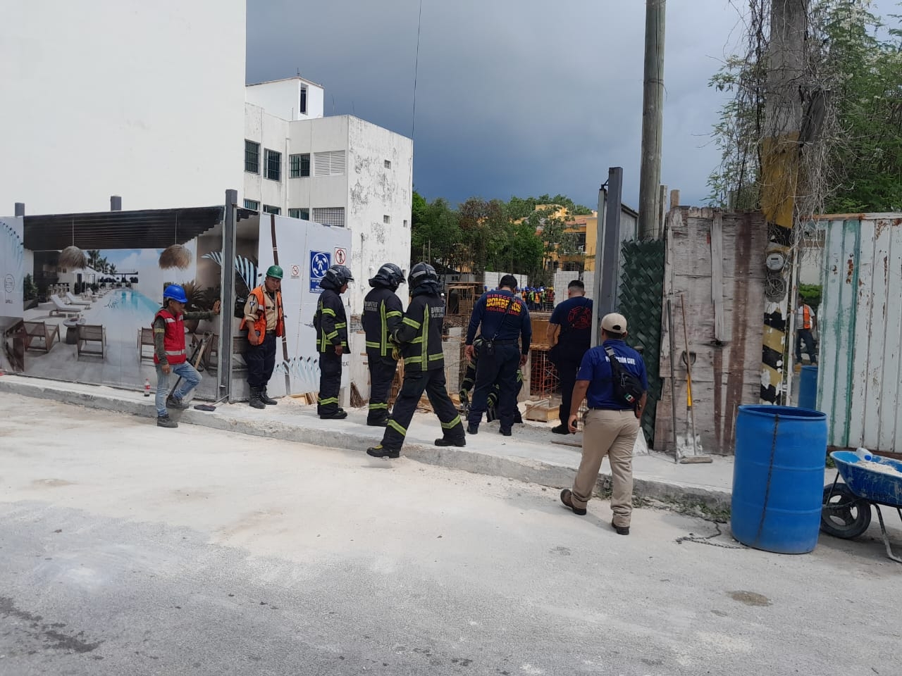El albañil fue auxiliado y atendido por paramédicos