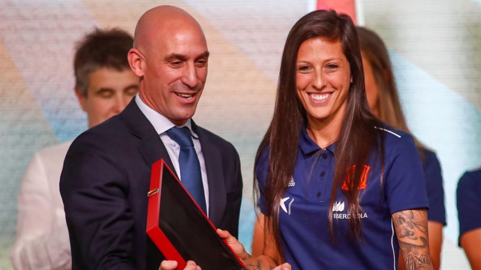 Luis Rubiales es suspendido tras acosar a Jenni Hermoso