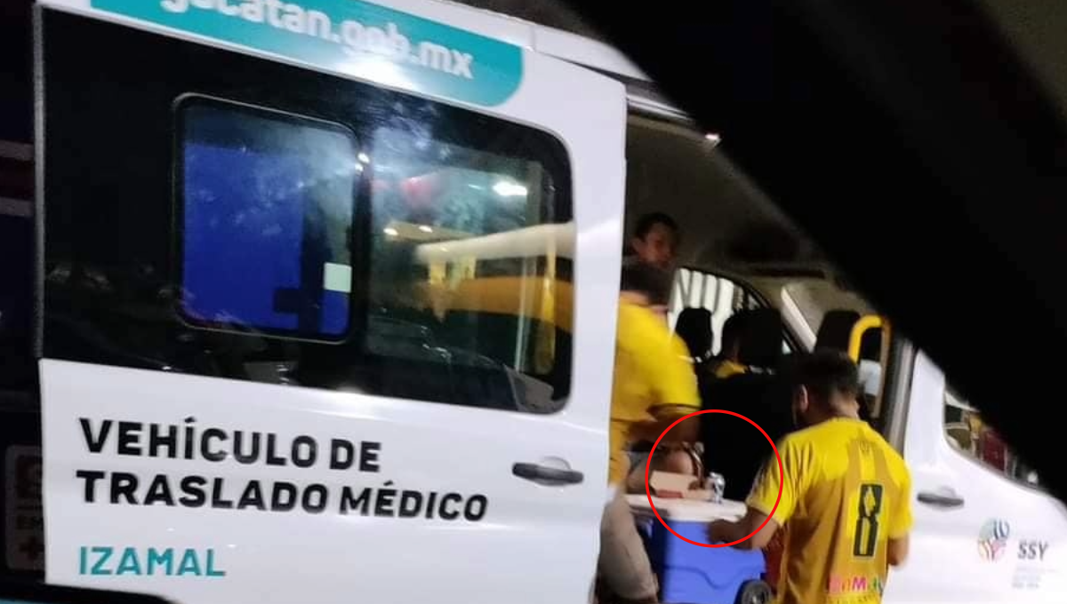 Al parecer el momento fue captado luego de un partido de futbol Al parecer el momento fue captado luego de un partido de futbol