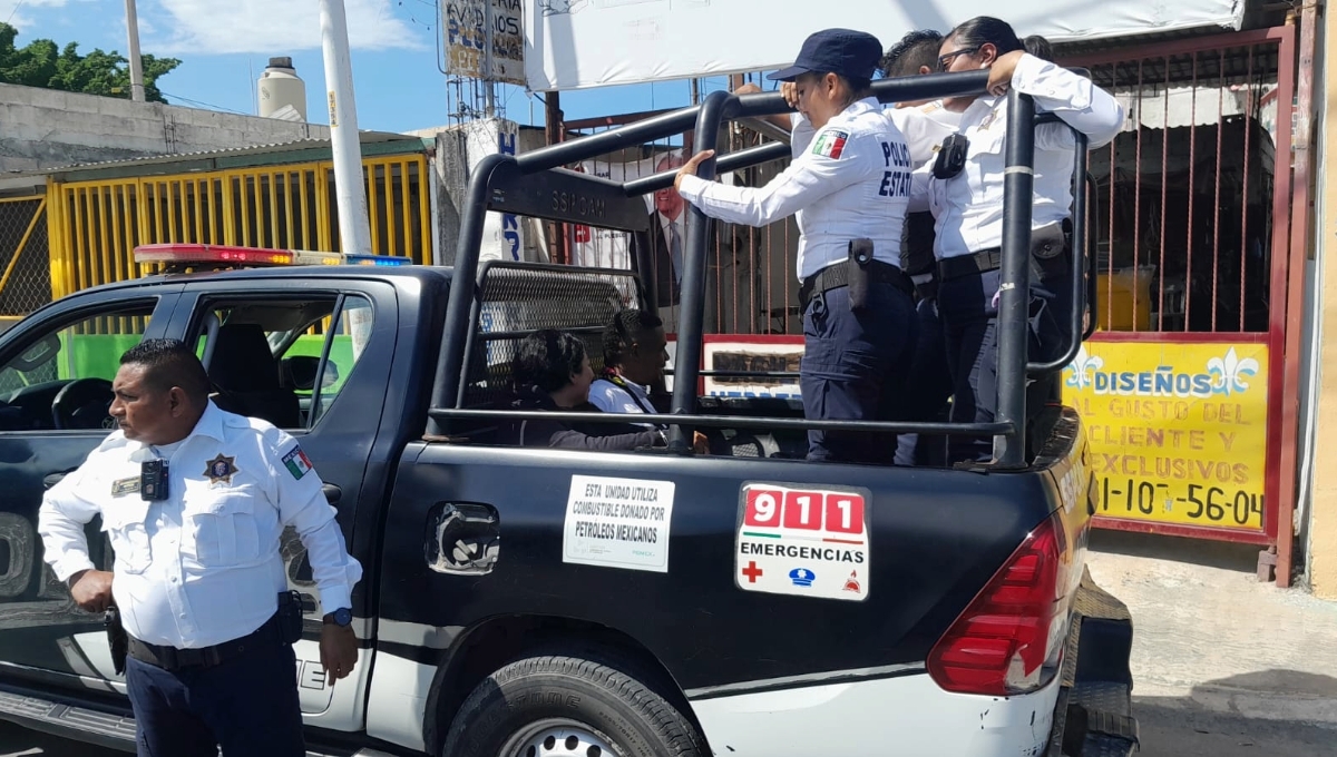 Los cobratarios fueron asegurados por la policía que los acorralo y no tuvieron por donde huir Los cobratarios fueron asegurados por la policía que los acorralo y no tuvieron por donde huir