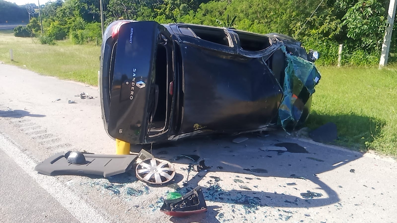 El conductor presentó golpes en el cuerpo, por lo que fue atendido por paramédicos El conductor presentó golpes en el cuerpo, por lo que fue atendido por paramédicos