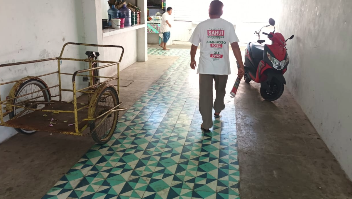 Una habitante mencionó que la parte del jardín del lugar se está convirtiendo en un estacionamiento de plaza comercial