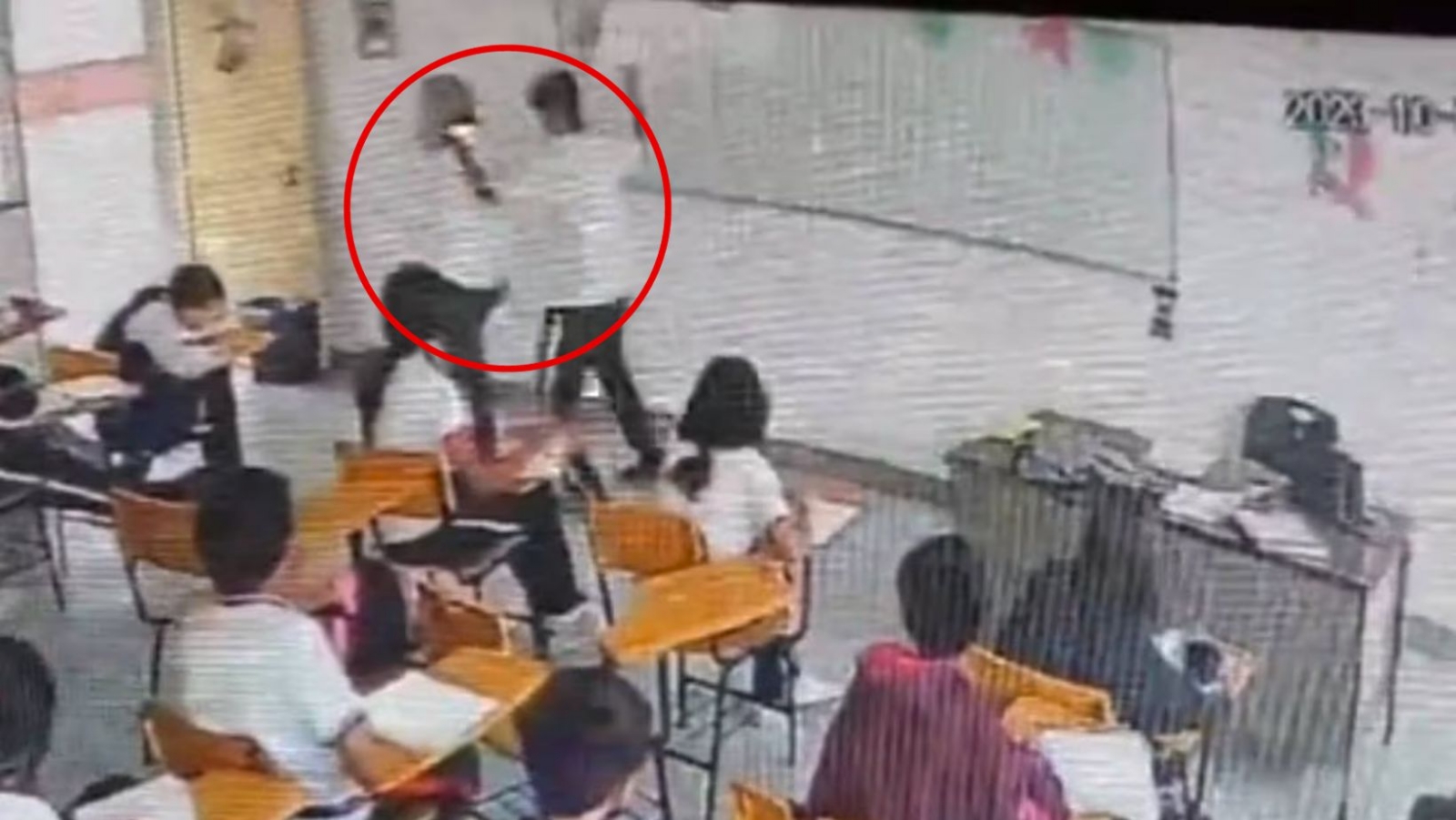 Alumno de secundaria ataca a su profesora en Coahuila