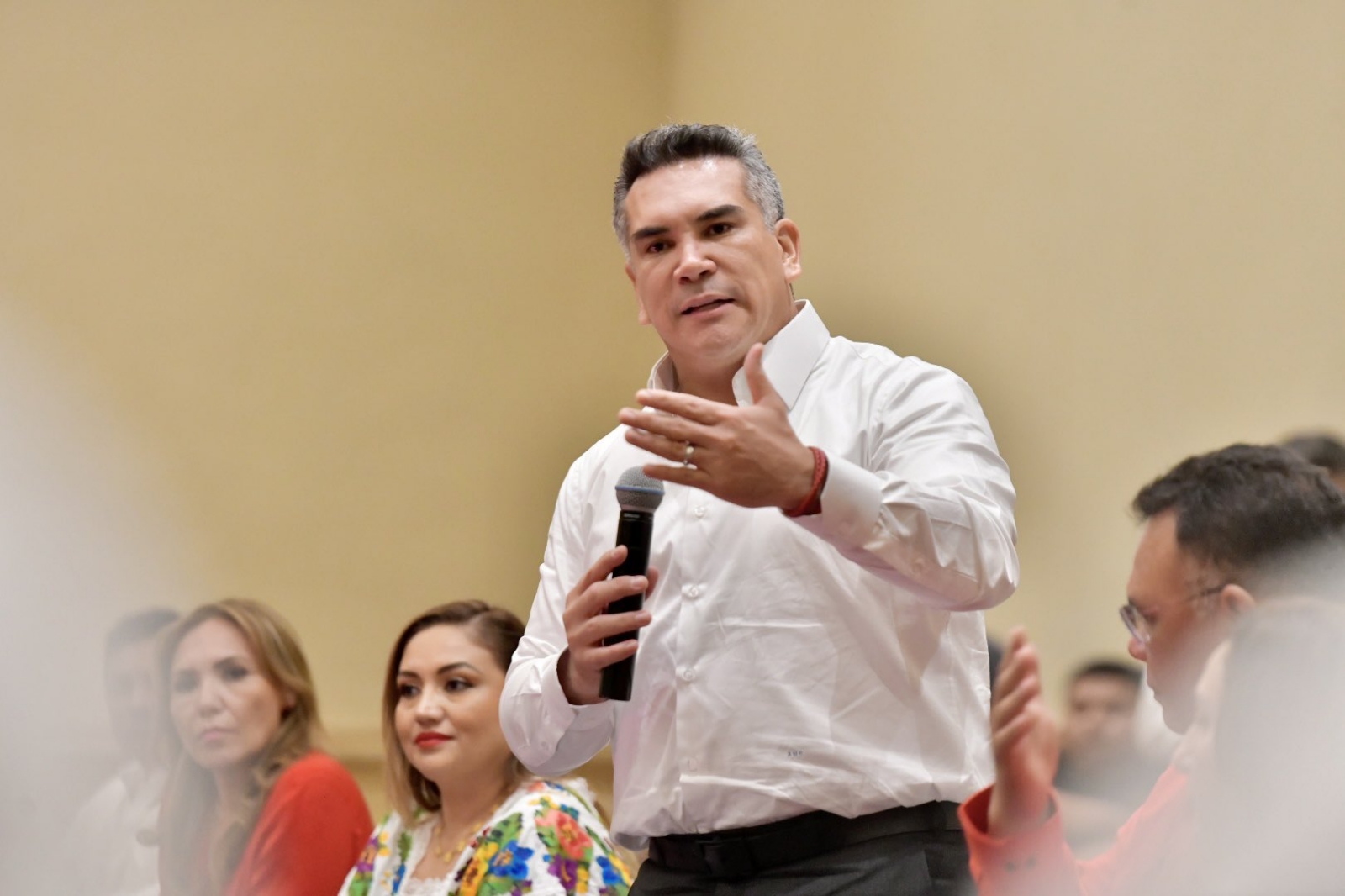 Osorio Chong, Omar Fayad y Eruviel Ávila entre los 15 expulsados del PRI