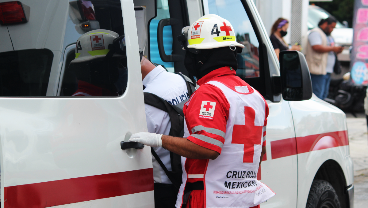 Paramédicos atendieron al chef del hotel para llevarlo al hospital Paramédicos atendieron al chef del hotel para llevarlo al hospital