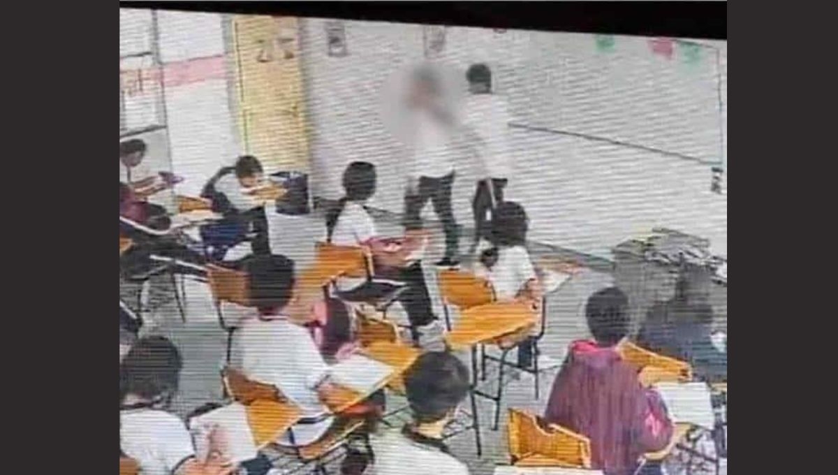 Mientras alumnos responsabilizan a la maestra por el ataque, otra versión señala que en realidad le salvó la vida al chico Mientras alumnos responsabilizan a la maestra por el ataque, otra versión señala que en realidad le salvó la vida al chico