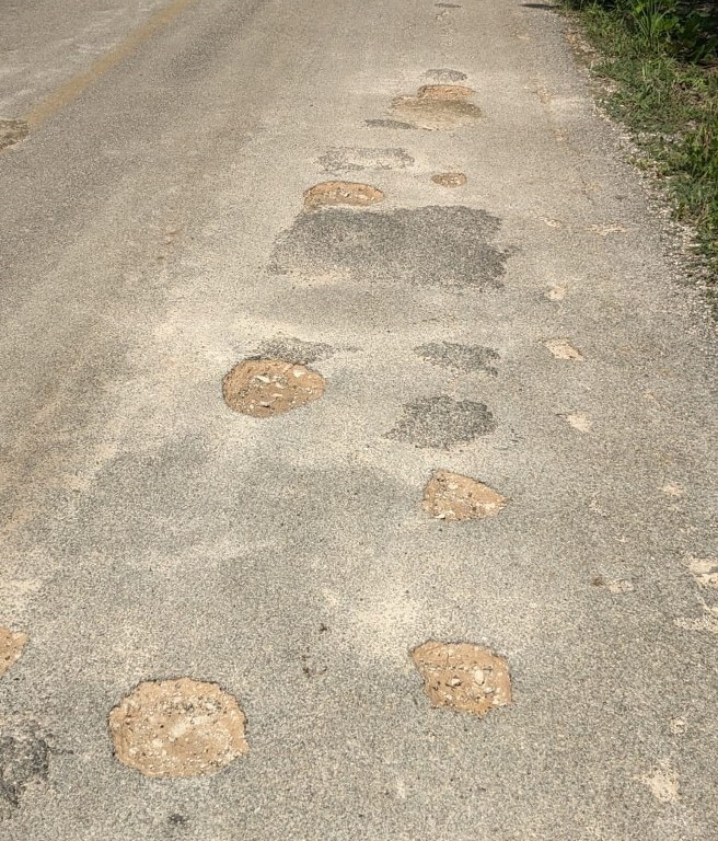 En el tramo, con extensión de 4 kilómetros, donde quienes más circulan son los motociclistas, ya se realizó bacheo, pero de no duró mucho la reparación En el tramo, con extensión de 4 kilómetros, donde quienes más circulan son los motociclistas, ya se realizó bacheo, pero de no duró mucho la reparación