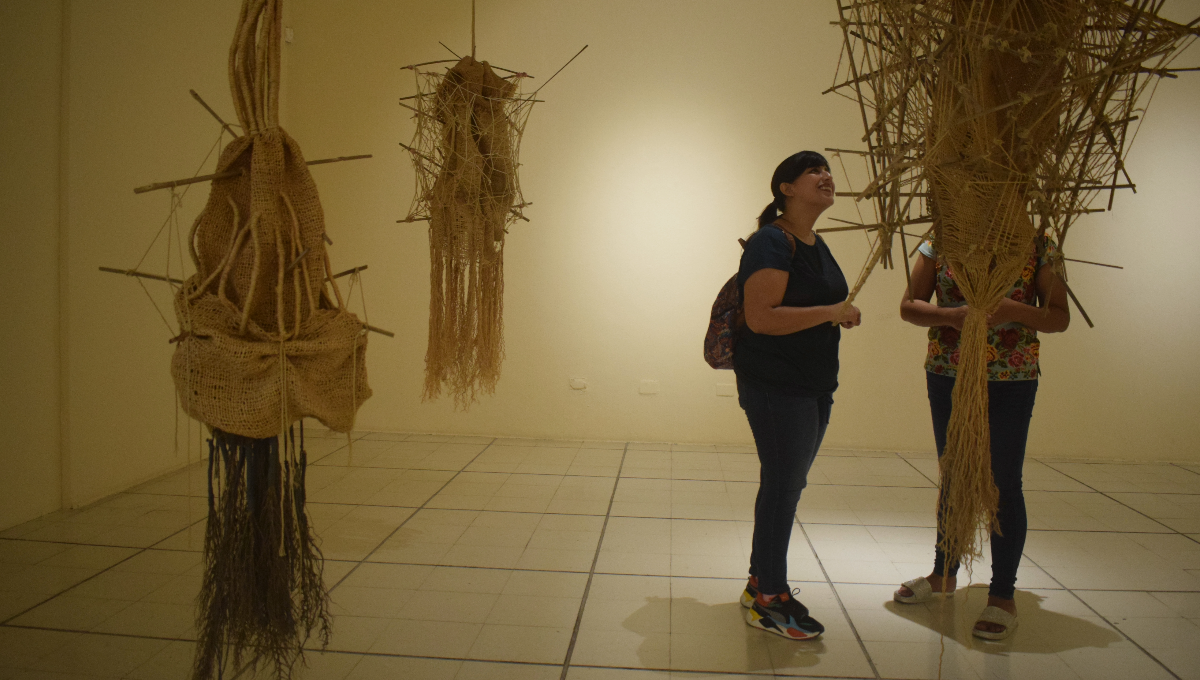 En dicha exposición se mostraron materiales como la maderas, semillas y fibras naturales En dicha exposición se mostraron materiales como la maderas, semillas y fibras naturales