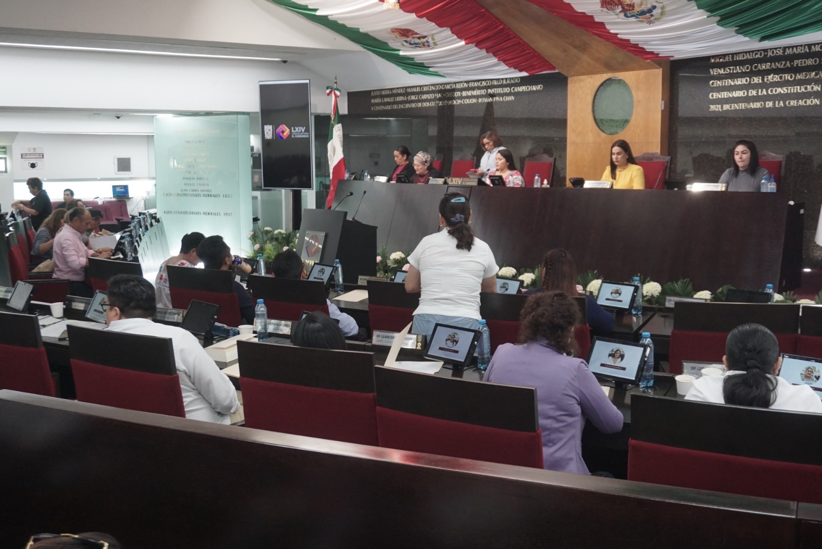Los 27 diputados presentes votaron a favor de 'impugnar' la reducción del presupuesto de Campeche