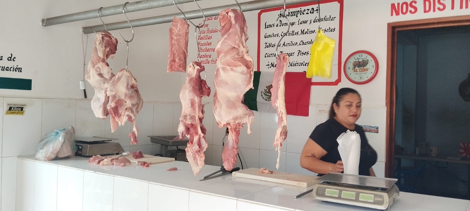 La venta de carne de puerco y pollo es minima estos últimos días La venta de carne de puerco y pollo es minima estos últimos días