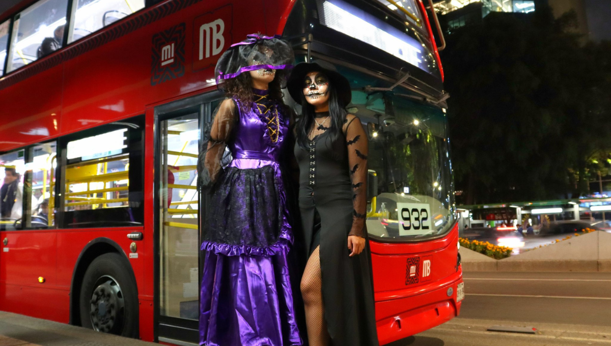 De manera divertida, el Metrobús compartió como se vive el Halloween en la CDMX
