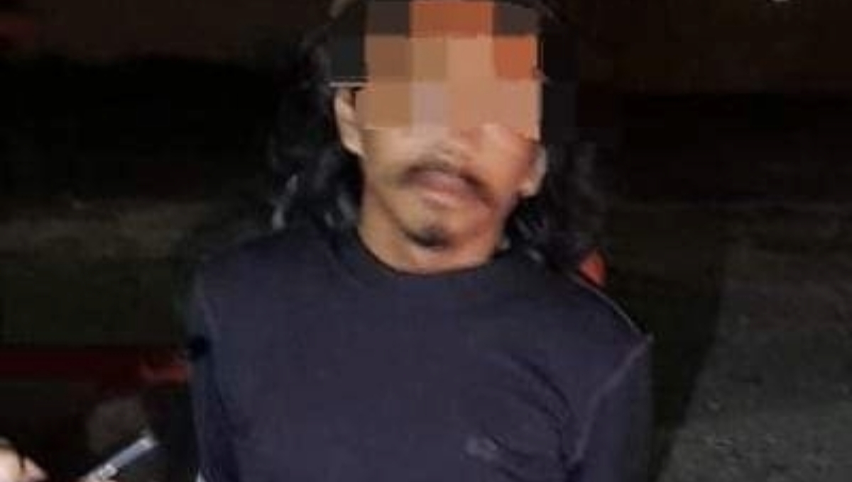 El hombre fue asegurado junto con una pistola y un cuchillo El hombre fue asegurado junto con una pistola y un cuchillo