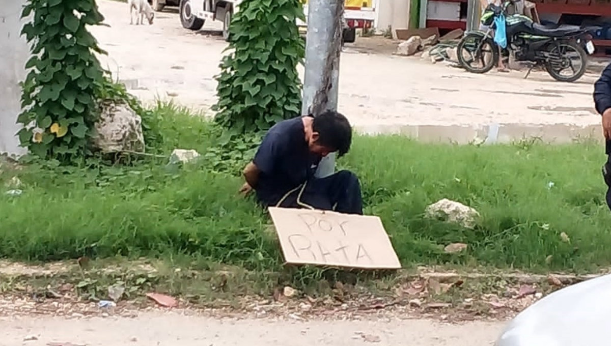 Golpean y amarran a un poste a presunto ladrón en Playa del Carmen