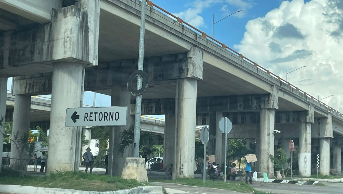 Los vecinos de los fraccionamientos Bella Vista, Villa Bonita y San José Tzal se manifestaron cuando el personal de la Japay llegó