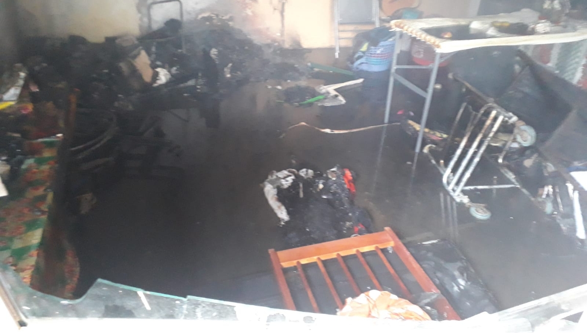 El fuego consumió electrodomésticos y varios artículos de la casa El fuego consumió electrodomésticos y varios artículos de la casa