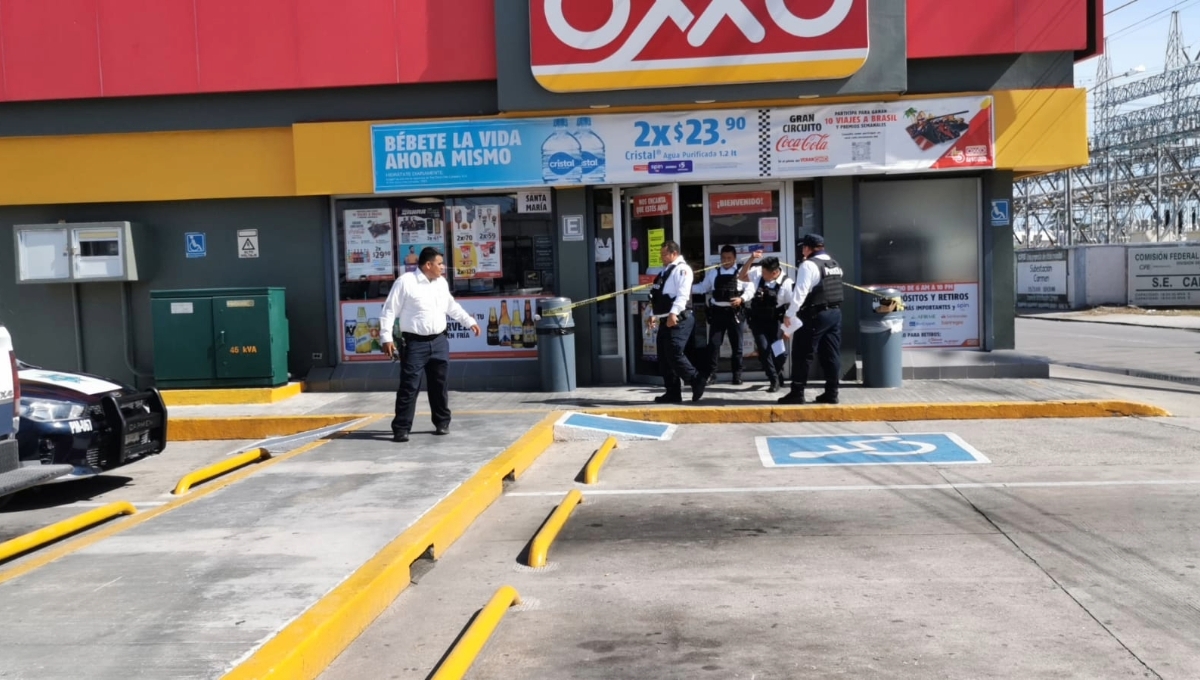 La cajera entregó la cantidad de aproximadamente 830 pesos en efectivo