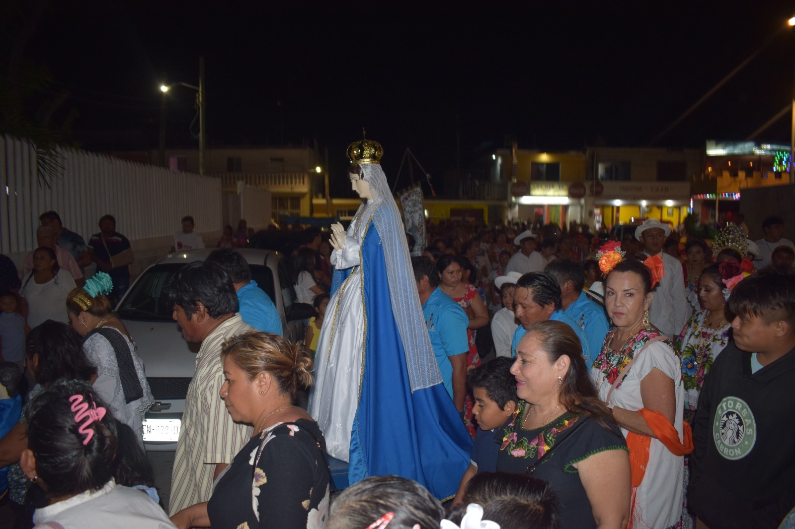 La Virgen de la Medalla Milagrosa recorrió las principales calles en Chelem
