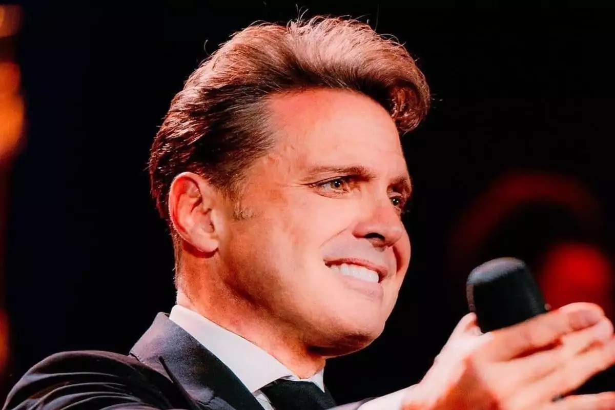 Luis Miguel golpea a guardia de seguridad durante su concierto