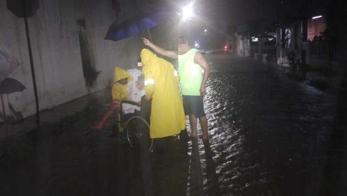 Los propietarios comenzaron a buscar la manera de salvaguardar sus pertenencias y evitar daños mayores