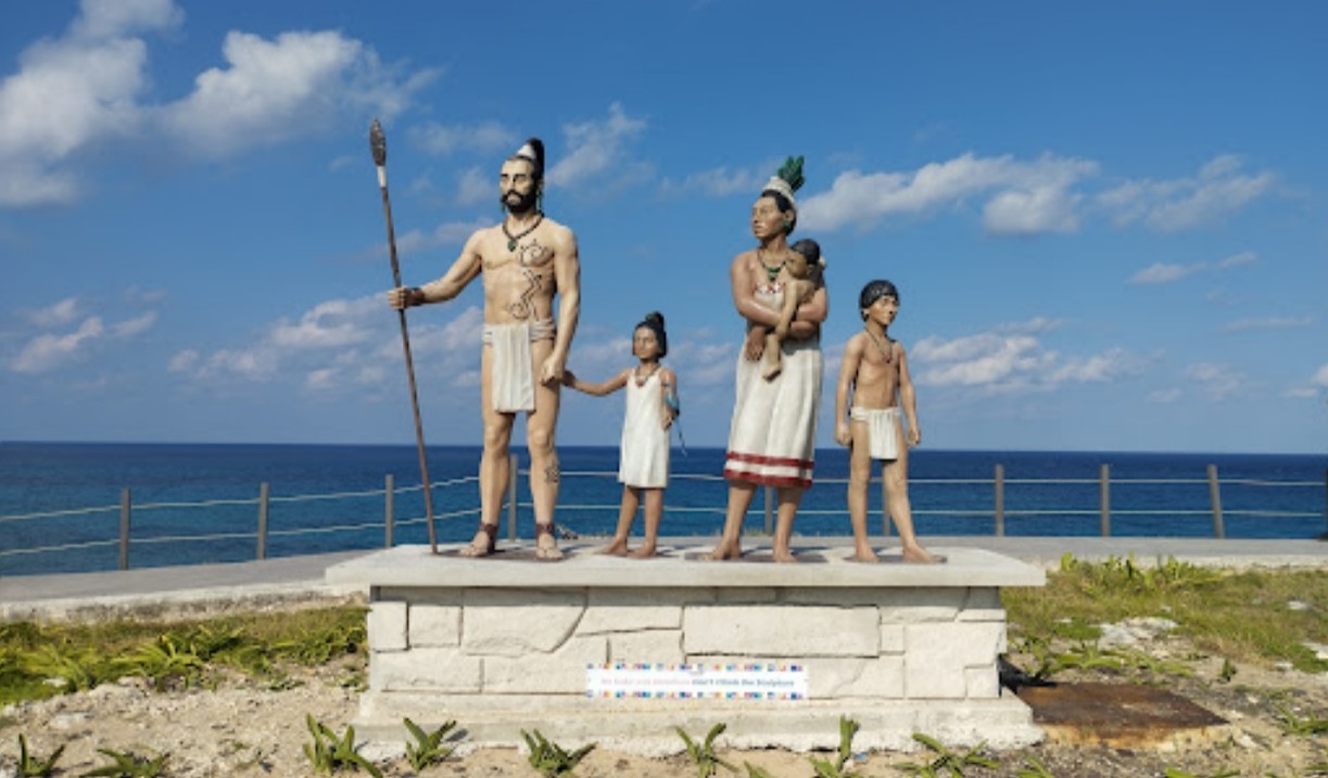 El espacio cuenta con 23 estatuas alusivas a la cultura maya que reemplazaron a las obras de renombrados artistas