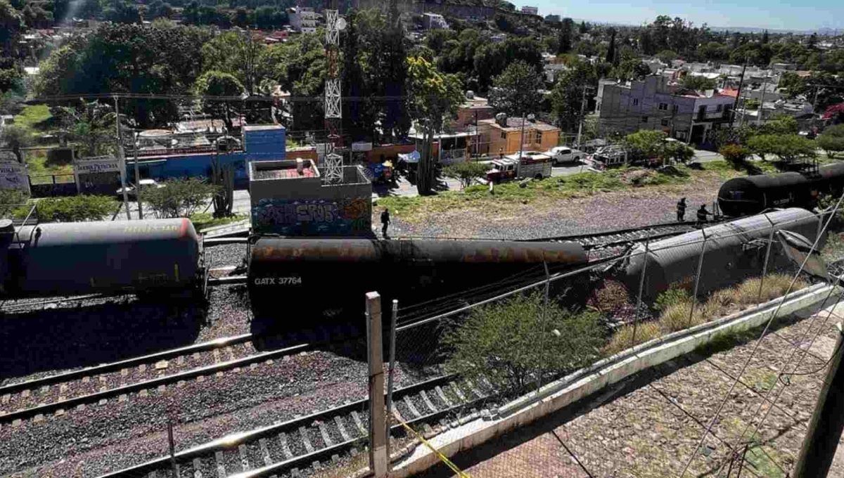 Tren repleto de combustible se descarrila en El Marqués, Querétaro