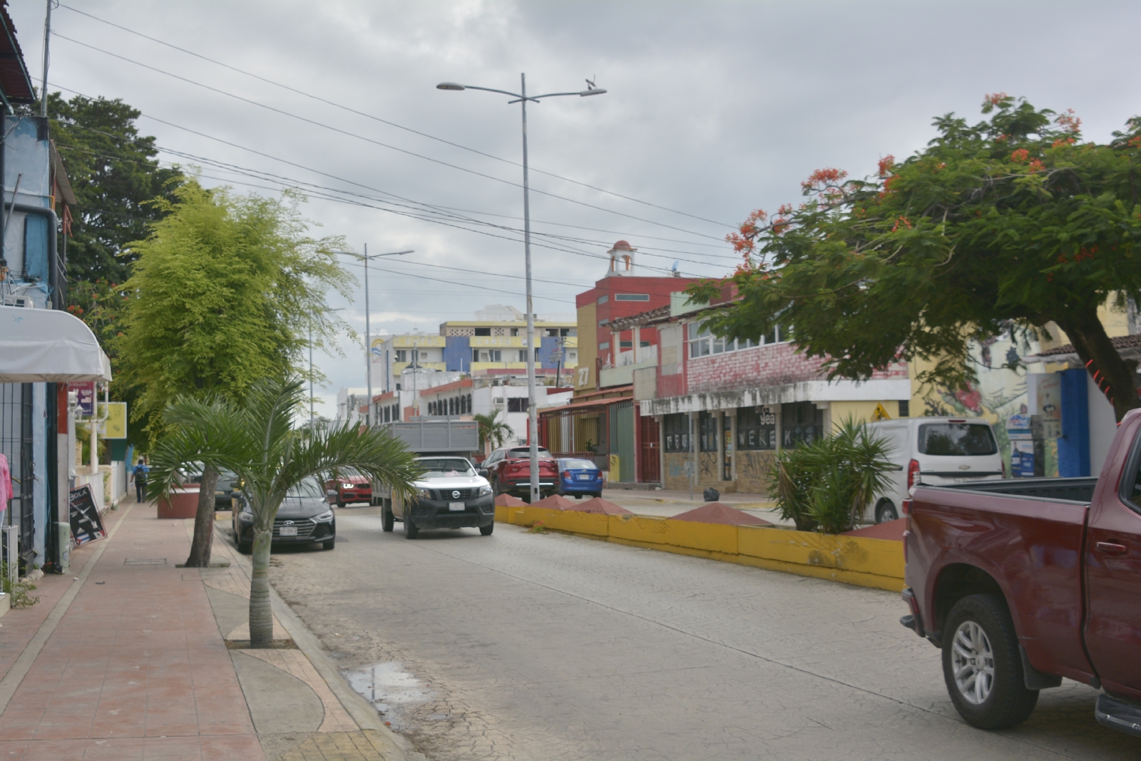 Cancún: Avenida Yaxchilán, 'sin resucitar' a pesar de su intento por reactivarla