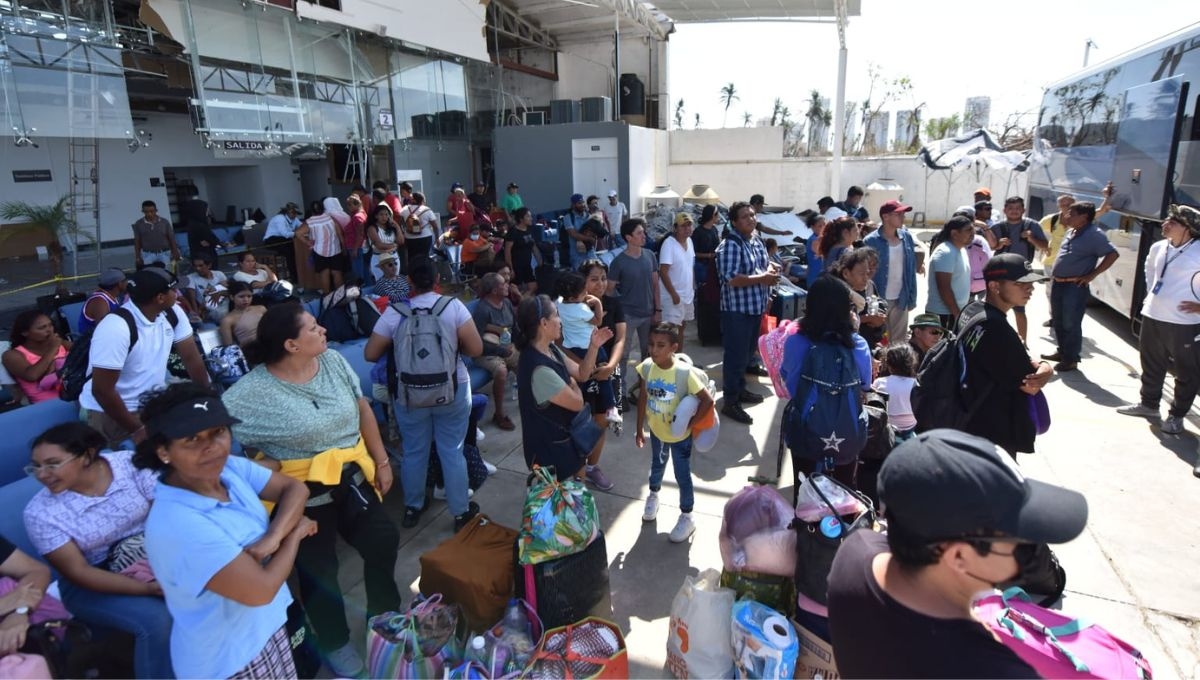 La SICT informó que hasta el 1 de noviembre se habían transportado 12 mil 944 personas por vía terrestre y aérea