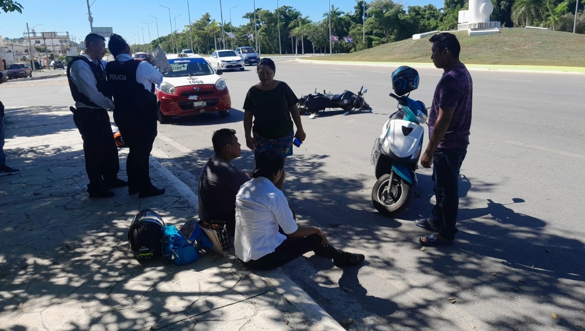 Los paramédicos indicaron que no era necesario trasladar a la pareja de motociclistas