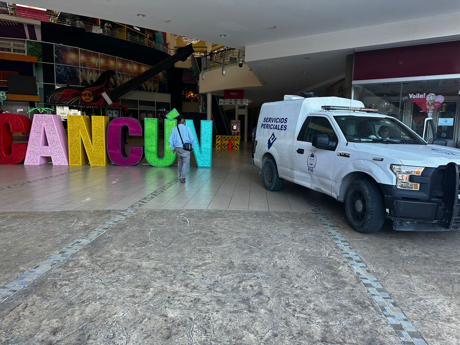 El cadaver fue localizado dentro de la plaza