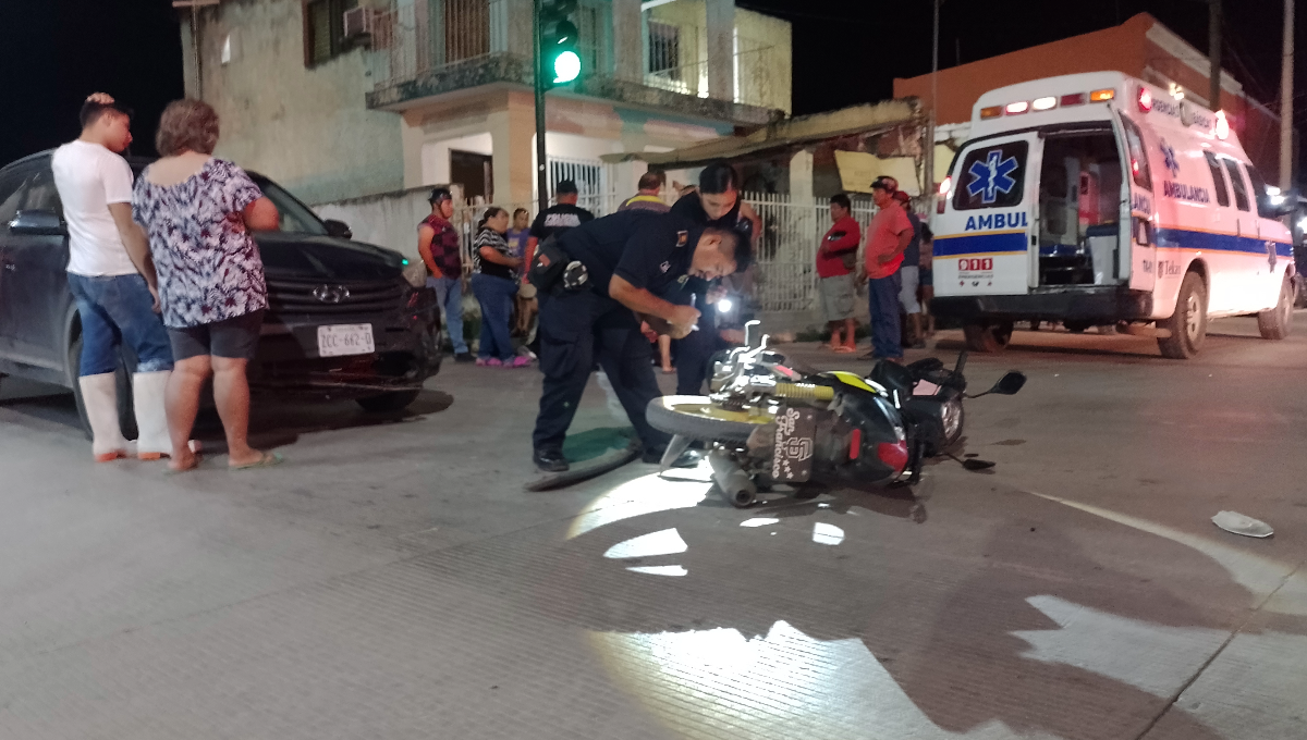 Los motoristas acabaron en el pavimento, vecinos solicitaron la presencia de las autoridades