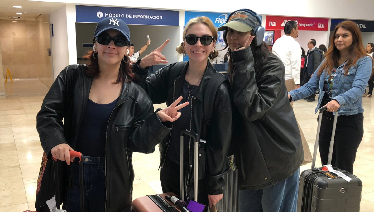 En la terminal aérea su equipo estuvo pendiente de las cantantes En la terminal aérea su equipo estuvo pendiente de las cantantes