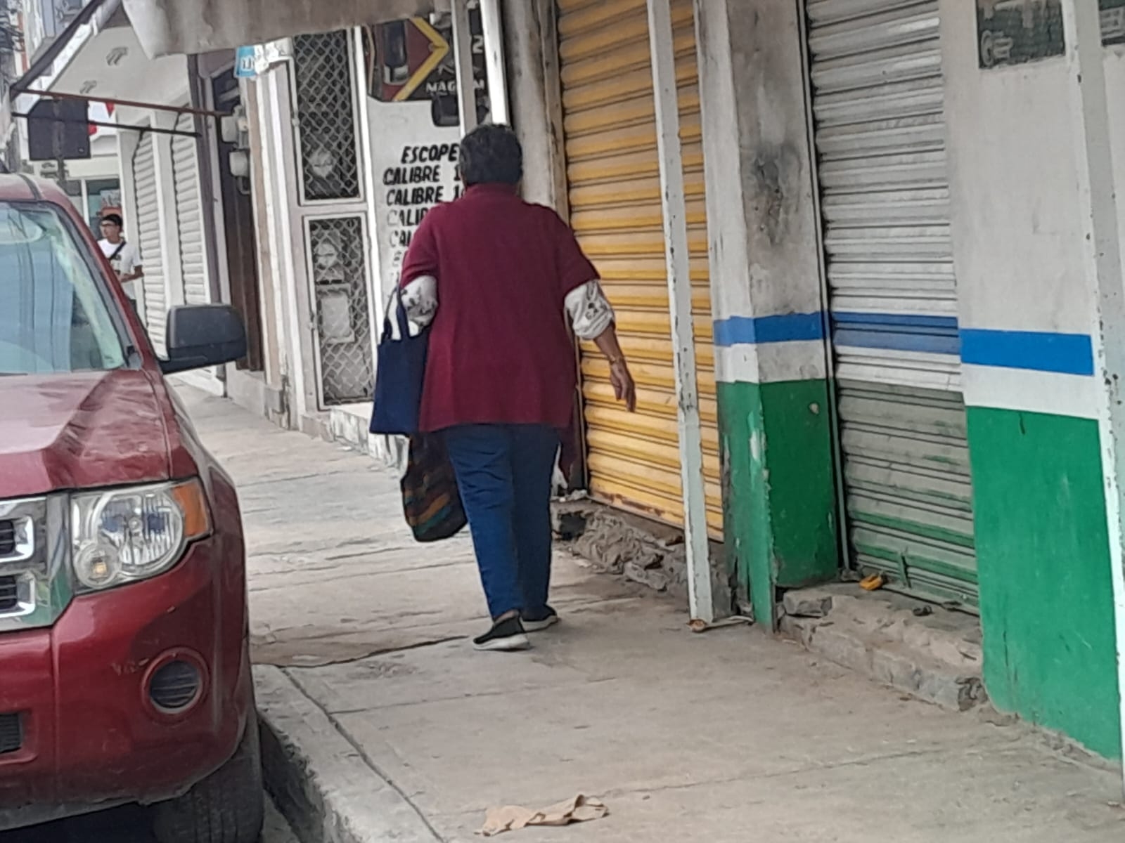 Pobladores de Escárcega sacaron sus abrigos este viernes
