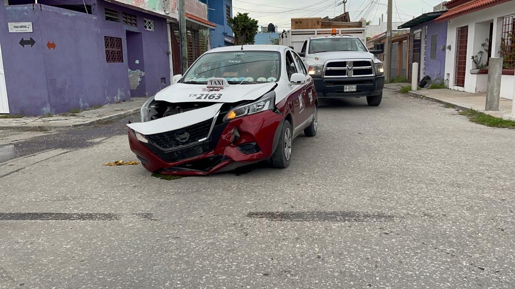 En el choque solamente se registraron daños materiales En el choque solamente se registraron daños materiales