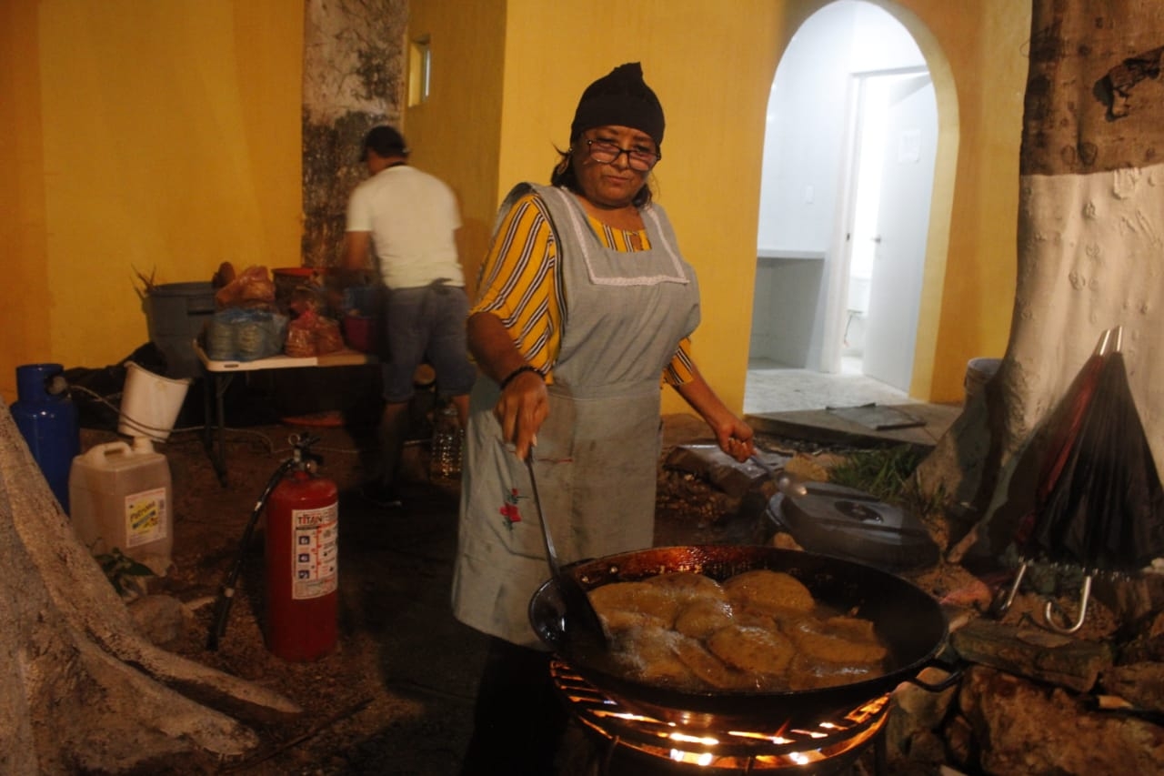 Más de 30 vendedores de panuchos asistieron a esta fiesta