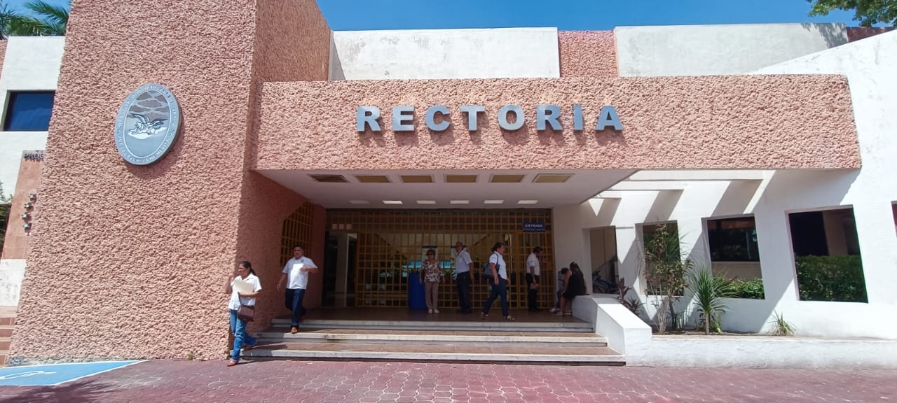 Jubilados señalan a la rectoría de dar preferencia a extrabajadores sindicalizados en la crisis de impagos Jubilados señalan a la rectoría de dar preferencia a extrabajadores sindicalizados en la crisis de impagos
