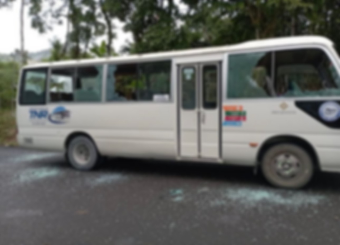 El bus resulto con vidrios rotos