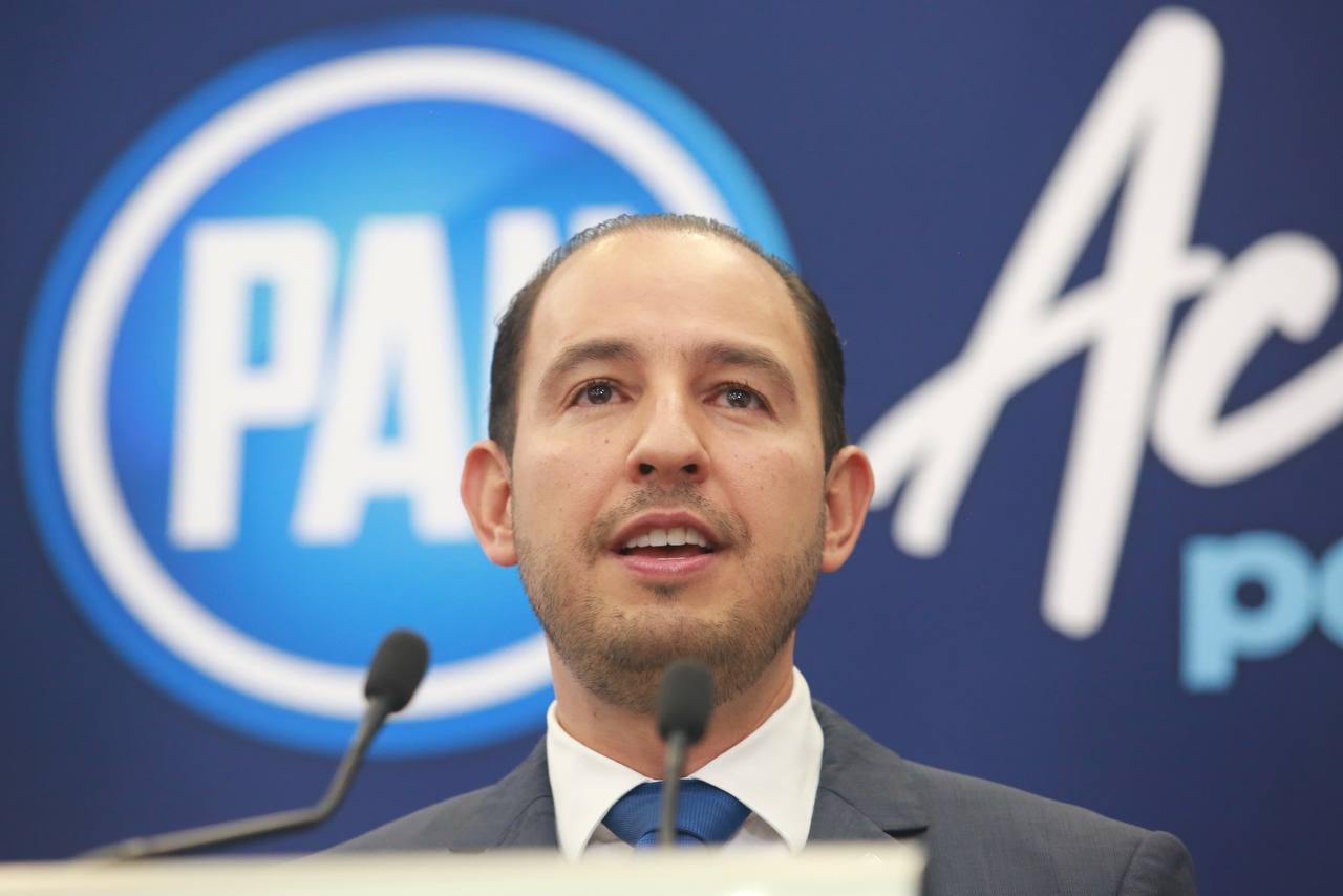 Marko Cortés critica a diputado por su pasado priísta