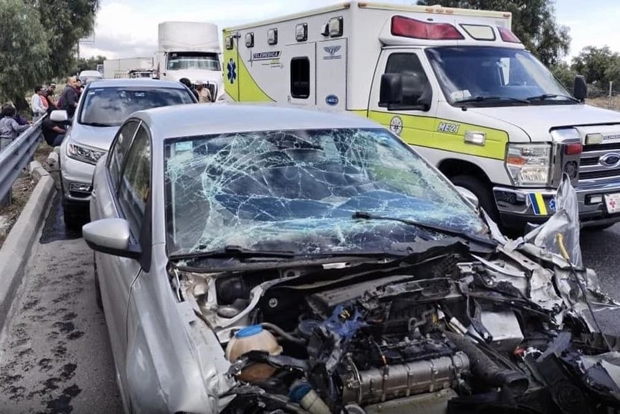 Varios vehículos se vieron afectados por el choque en la carretera México-Pachuca