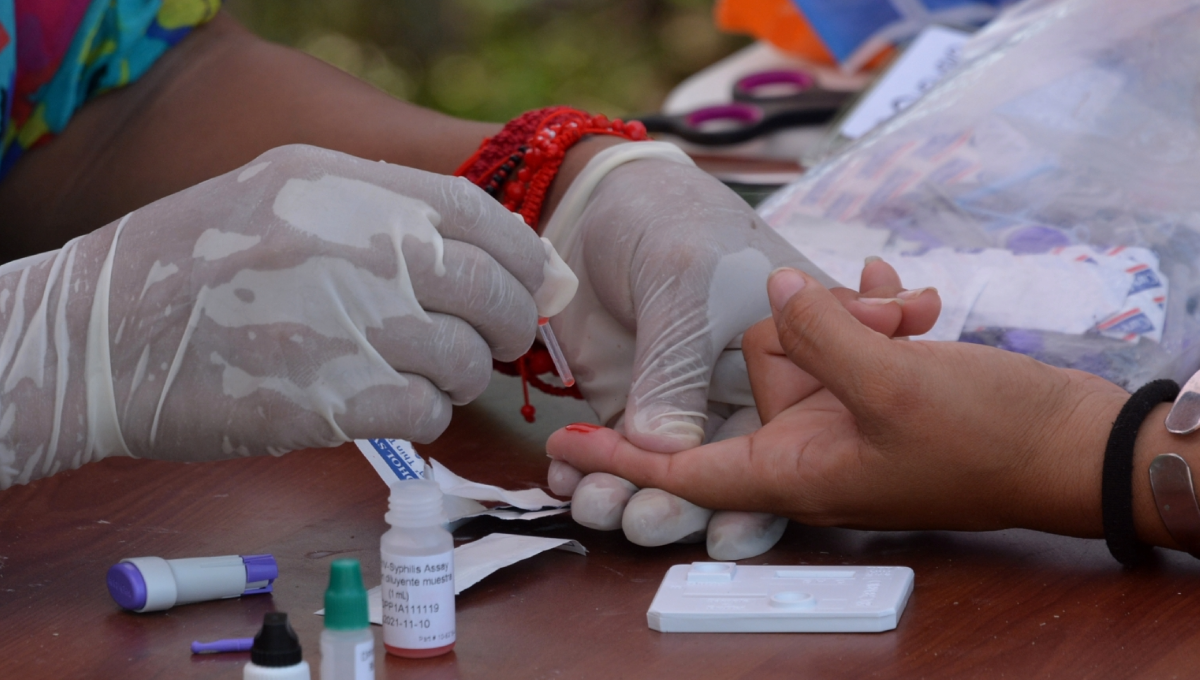 En la unidad médica local, un solo doctor se enfrenta a la abrumadora tarea de atender a 40 pacientes al día, lo que es insuficiente.