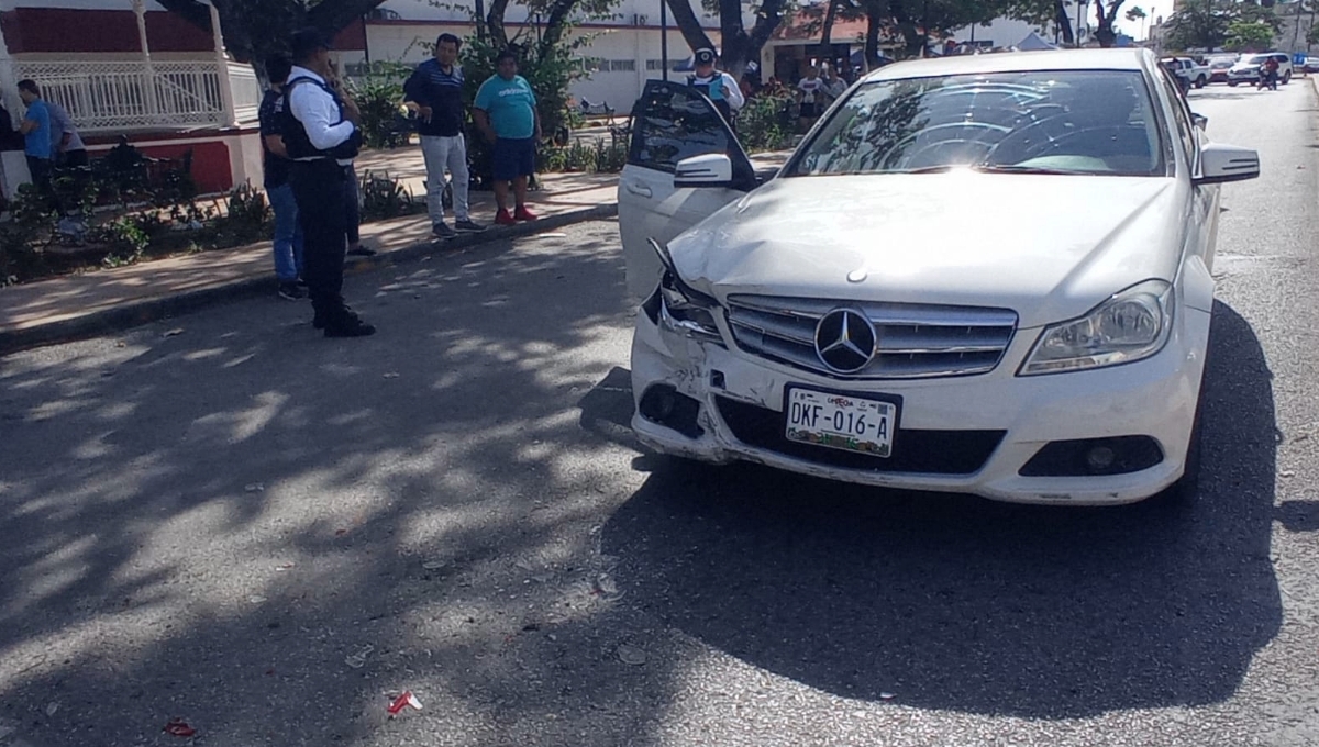 Ambos vehículos fueron asistidos por los elementos de la Policía Estatal Preventiva Ambos vehículos fueron asistidos por los elementos de la Policía Estatal Preventiva