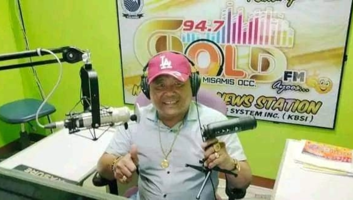 Mientras tenía una participación al aire un hombre apareció en la transmisión y lo ejecutó