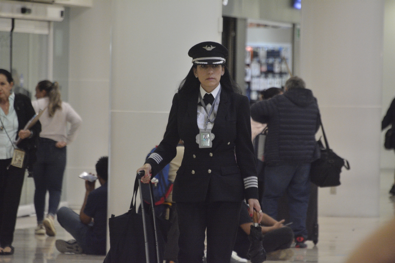La capitana de Viva Aerobus dijo que cada vez hay más mujeres pilotando, y ella siempre se sintió respaldada por sus compañeros varones