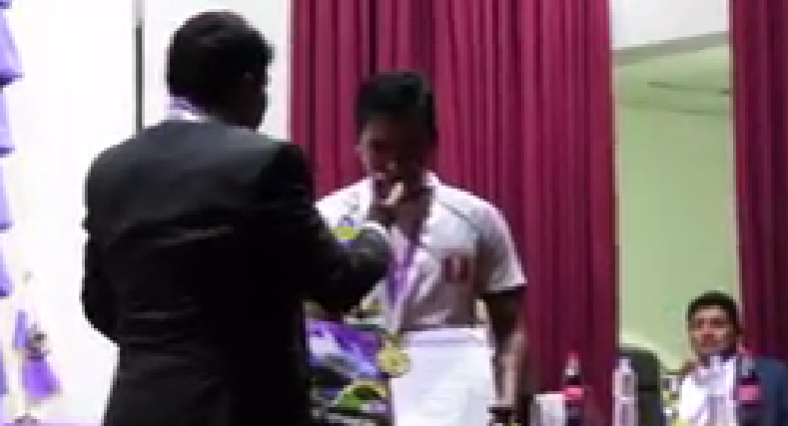 Atleta panamericano devuelve premio a Alcalde que le negó el apoyo en Perú