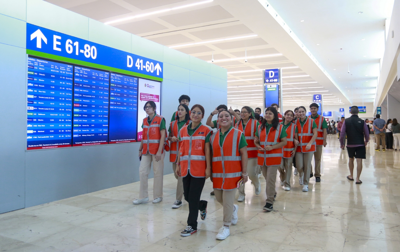 Durante toda su visita, los jóvenes estuvieron acompañados por los trabajadores.