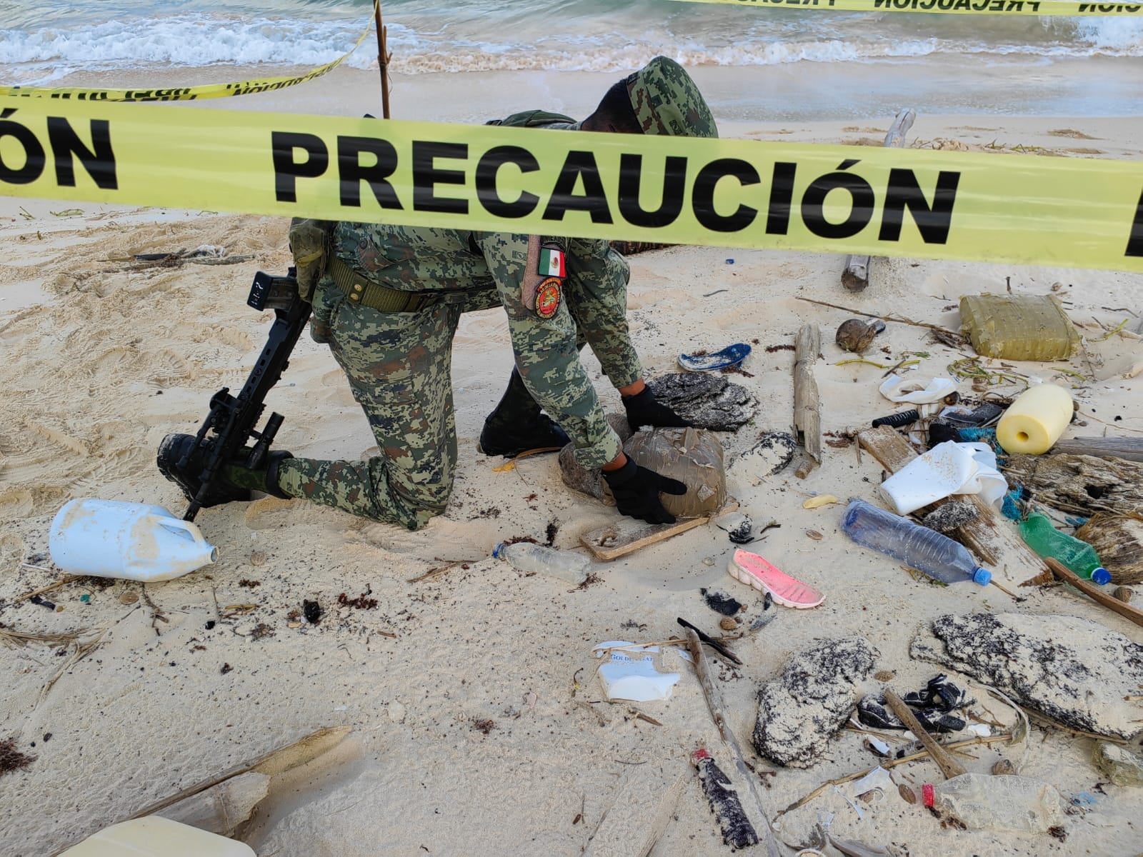 Ejército Mexicano encuentra 14 kilos de marihuana en playas de Cozumel