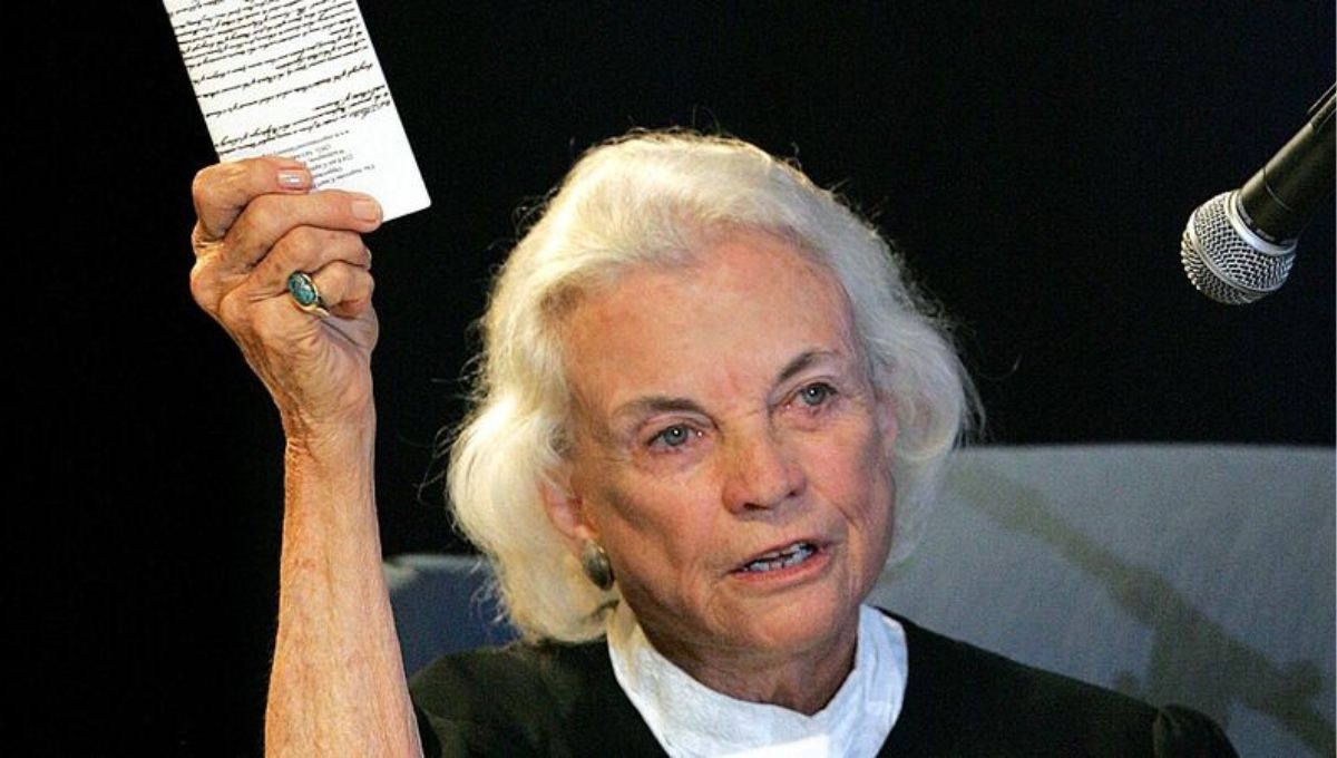 Sandra Day Carter, quien se convirtiera en la primera mujer en ocupar el cargo de juez en el Tribunal Supremo (TS) de los Estados Unidos, fallecío a los 93 años. Sandra Day Carter, quien se convirtiera en la primera mujer en ocupar el cargo de juez en el Tribunal Supremo (TS) de los Estados Unidos, fallecío a los 93 años.