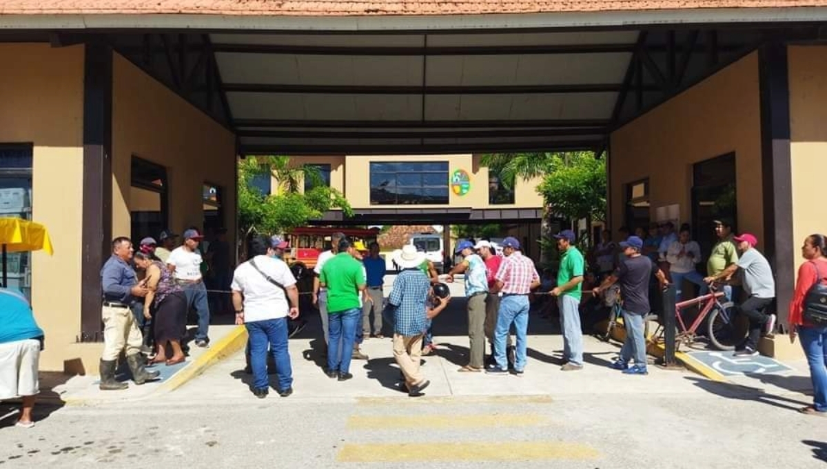 Los trabajadores advirtieron que no dejarán el lugar hasta que se haya solucionado el problema Los trabajadores advirtieron que no dejarán el lugar hasta que se haya solucionado el problema