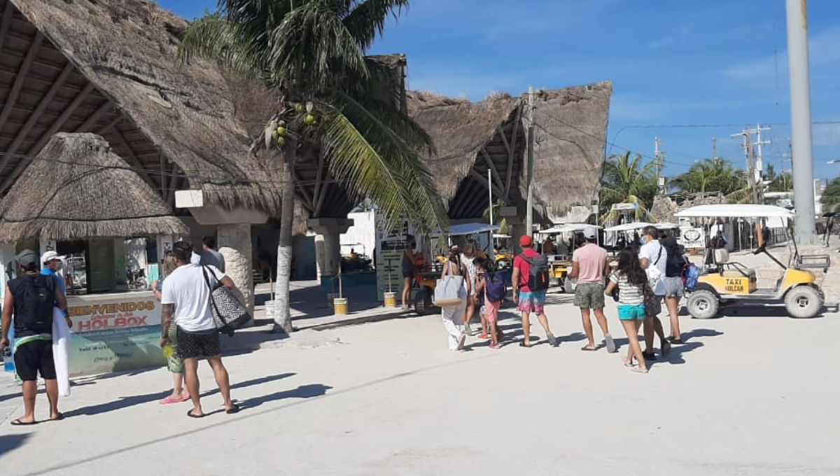 Turisteros de Holbox exigen a CFE y CAPA buen servicio en vacaciones