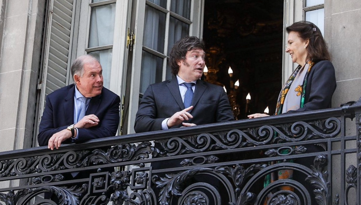El nuevo presidente es recibido por miles de ciudadanos