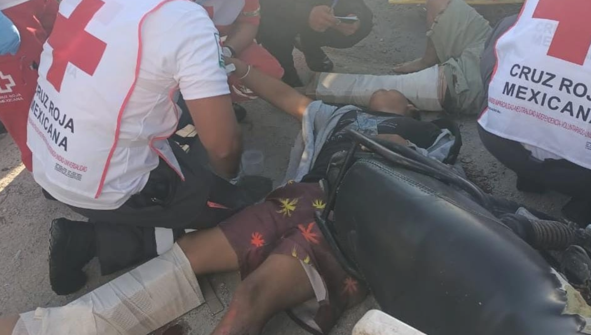 El sitio se vio lleno de vehículos oficiales y paramédicos que buscaban otorgar ayuda a los involucrados El sitio se vio lleno de vehículos oficiales y paramédicos que buscaban otorgar ayuda a los involucrados